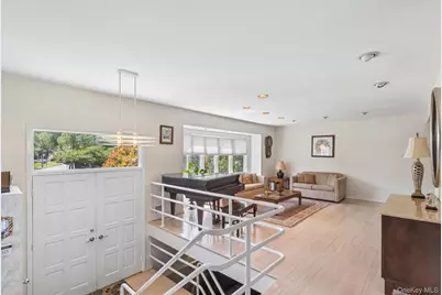 20 Melbourne Lane, Old Bethpage, NY 11804 - Photo 4