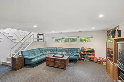 20 Melbourne Lane, Old Bethpage, NY 11804 - Photo 18