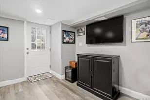 272 Hamilton Ave, Massapequa, NY 11758 - Photo 32