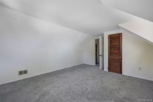 403 Brookside Ct, Copiague, NY 11726 - Photo 16