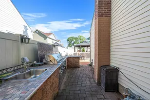 403 Brookside Ct, Copiague, NY 11726 - Photo 26