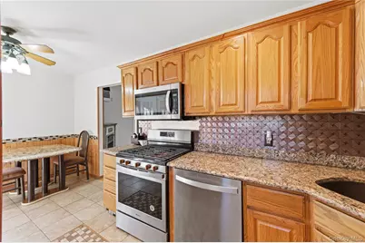 403 Brookside Court, Copiague, NY 11726 - Photo 8