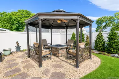 403 Brookside Court, Copiague, NY 11726 - Photo 22