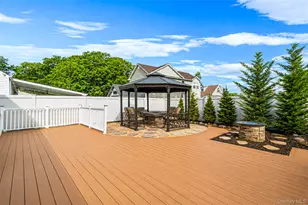 403 Brookside Ct, Copiague, NY 11726 - Photo 24