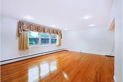 9 Grossman Street, Melville, NY 11747 - Photo 8