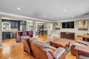 14 Brittany Ct, Northport, NY 11768 - Photo 8