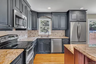 14 Brittany Court, Northport, NY 11768 - Photo 4