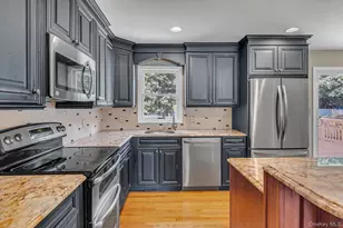 14 Brittany Ct, Northport, NY 11768 - Photo 4