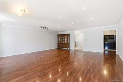 16306 71st Avenue #1323, Fresh Meadows, NY 11365 - Photo 6