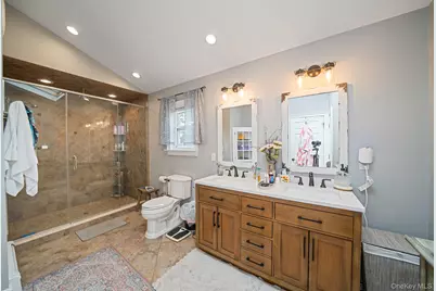 4 Sharon Drive, Coram, NY 11727 - Photo 16