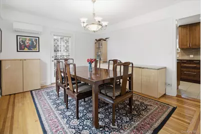 261-21 Pembroke Avenue, Great Neck, NY 11020 - Photo 14