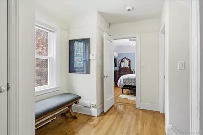 261-21 Pembroke Avenue, Great Neck, NY 11020 - Photo 18