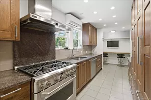 26121 Pembroke Ave, Great Neck, NY 11020 - Photo 10