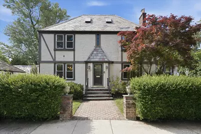 261-21 Pembroke Avenue, Great Neck, NY 11020 - Photo 1