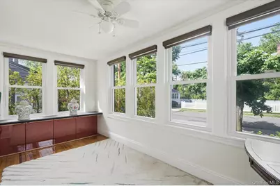 261-21 Pembroke Avenue, Great Neck, NY 11020 - Photo 16