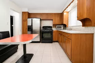 255-40 147th Dr, Rosedale, NY 11422 - Photo 2