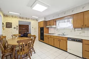 52 Center St, Ronkonkoma, NY 11779 - Photo 4