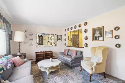 52 Center Street, Ronkonkoma, NY 11779 - Photo 2