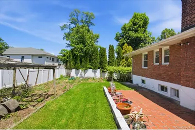 351 Grandview Boulevard, Yonkers, NY 10710 - Photo 18