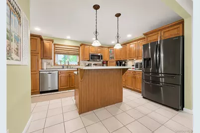 26 Campus Drive, Farmingville, NY 11738 - Photo 4