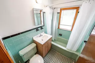 [Address not provided], Lindenhurst, NY 11757 - Photo 22