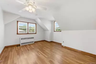 [Address not provided], Lindenhurst, NY 11757 - Photo 18