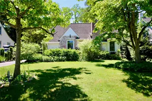 18 Cedar Dr, Huntington, NY 11743 - Photo 2