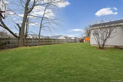 186 Westwood Drive, Brentwood, NY 11717 - Photo 4