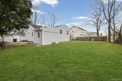 186 Westwood Drive, Brentwood, NY 11717 - Photo 6