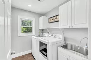 2 Eton Ct, Plainview, NY 11803 - Photo 22