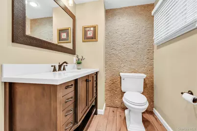 2 Eton Court, Plainview, NY 11803 - Photo 10