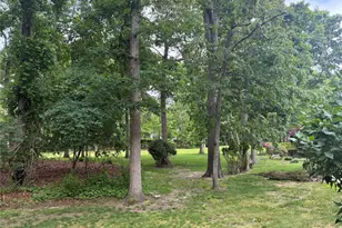 415 Clubhouse Ct, Coram, NY 11727 - Photo 2