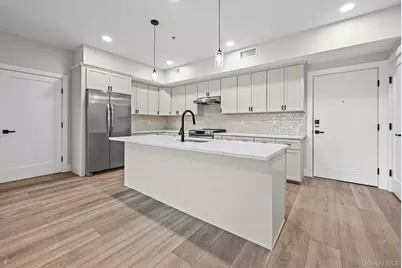 80 Dfivision Street #305, Patchogue, NY 11772 - Photo 4