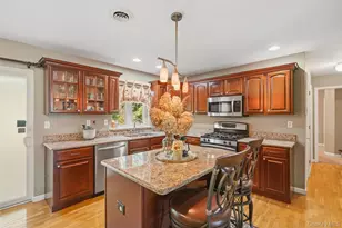 8 Wayne Ct, Middletown, NY 10941 - Photo 16