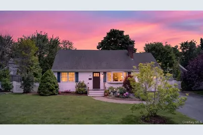 17 Barteau Avenue, Blue Point, NY 11715 - Photo 2