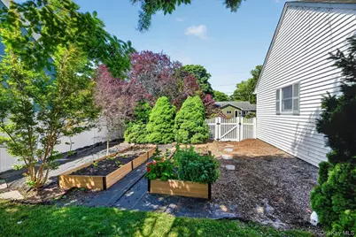 17 Barteau Avenue, Blue Point, NY 11715 - Photo 4