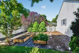 17 Barteau Ave, Blue Point, NY 11715 - Photo 4