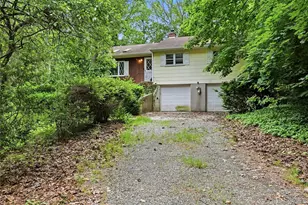 10 Lefferts Ave, East Northport, NY 11731 - Photo 2