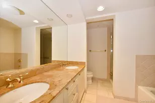100 Harbor View Dr, Port Washington, NY 11050 - Photo 20