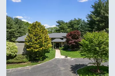5 Coachmans Court, Old Westbury, NY 11568 - Photo 2