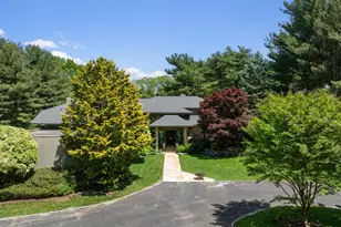 5 Coachman's Ct, Old Westbury, NY 11568 - Photo 2