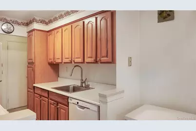 385 McLean Avenue #3B, Yonkers, NY 10705 - Photo 10