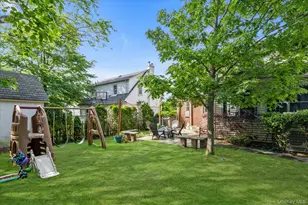 26 Latimer Ct, Rockville Centre, NY 11570 - Photo 18