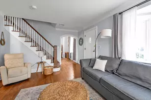 26 Latimer Ct, Rockville Centre, NY 11570 - Photo 2