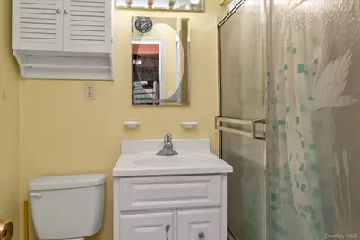 193 Manhattan Avenue, West Babylon, NY 11704 - Photo 10