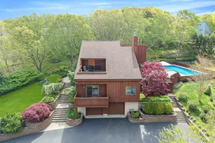 72 Jean Ct, Riverhead, NY 11901 - Photo 2