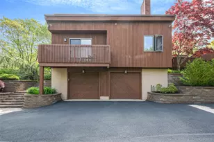 72 Jean Ct, Riverhead, NY 11901 - Photo 8