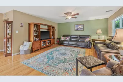 154 Spiral Road, Holtsville, NY 11742 - Photo 12