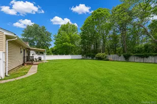 154 Spiral Rd, Holtsville, NY 11742 - Photo 4