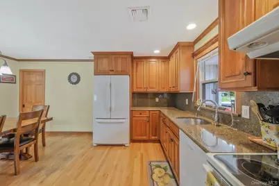 154 Spiral Road, Holtsville, NY 11742 - Photo 16